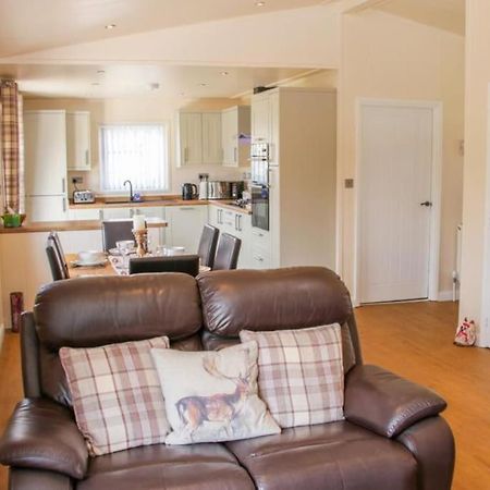 Fabulous Detached Lodge With Hot Tub Two Nights Minimum Stay Bridgnorth Esterno foto