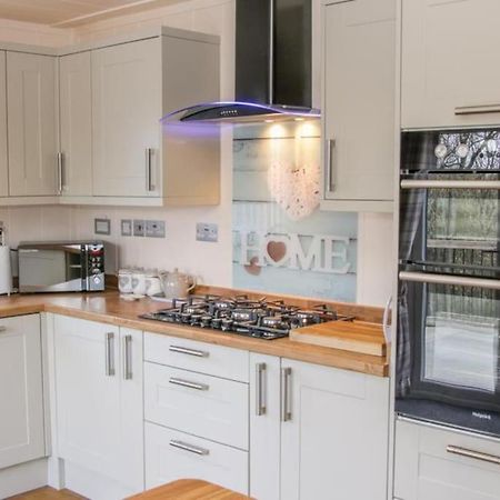 Fabulous Detached Lodge With Hot Tub Two Nights Minimum Stay Bridgnorth Esterno foto