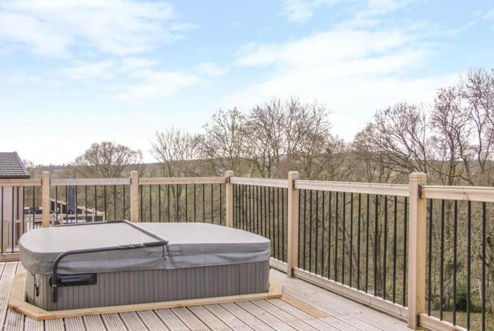 Fabulous Detached Lodge With Hot Tub Two Nights Minimum Stay Bridgnorth Esterno foto