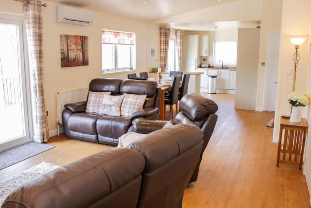 Fabulous Detached Lodge With Hot Tub Two Nights Minimum Stay Bridgnorth Esterno foto